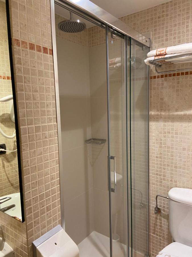 Hostal Montana Alins Eksteriør billede