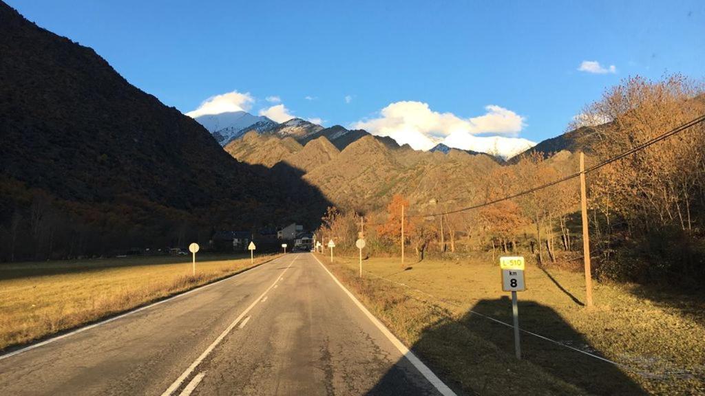 Hostal Montana Alins Eksteriør billede