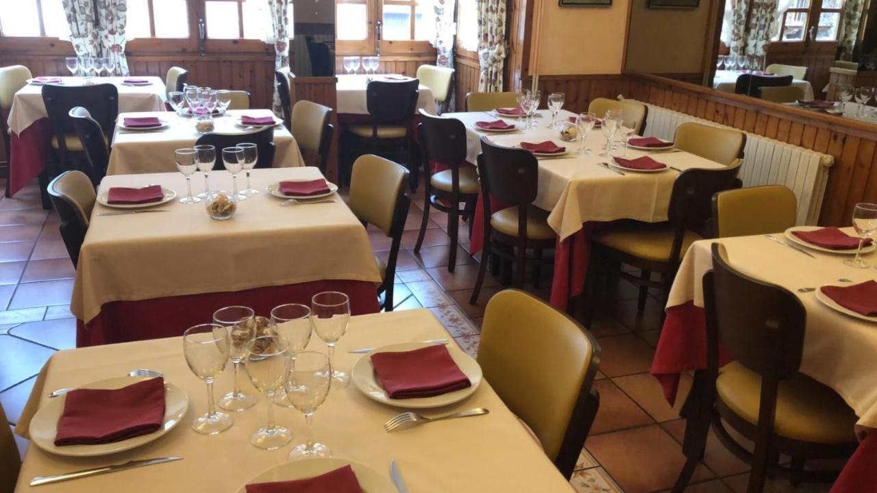 Hostal Montana Alins Eksteriør billede